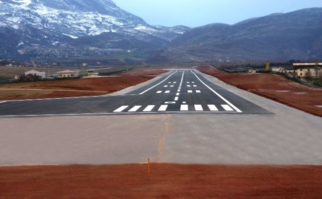 Ministria e Transportit: Fluturimet ajrore, brenda vitit hapet aeroporti i Kukesit